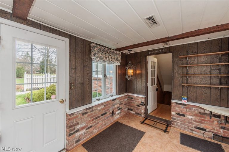 10136 Ridge Road, North Royalton, OH - Photo 4
