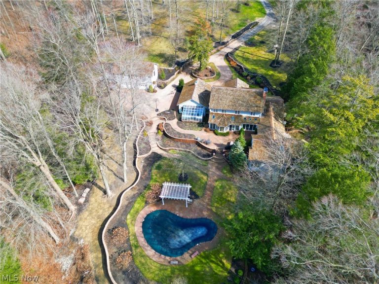 1160 Fox Hill Drive, Gates Mills, OH - Photo 2