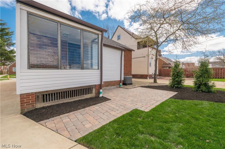 6392 Doncaster Avenue, Parma, OH - Photo 6