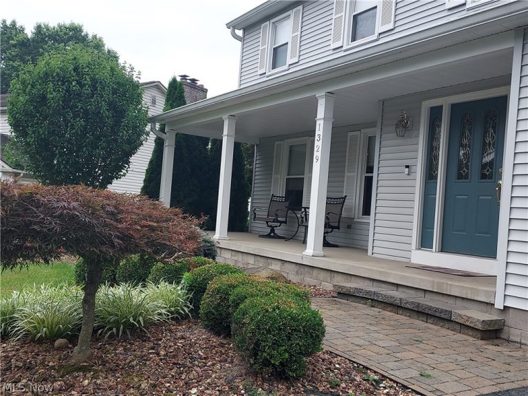 1329 Valley View Drive, Youngstown, OH - Photo 2