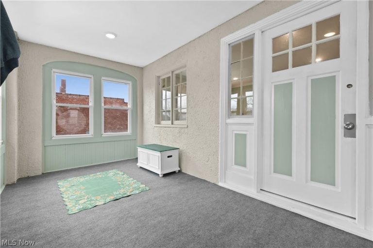 318 Pioneer Street, Akron, OH - Photo 8