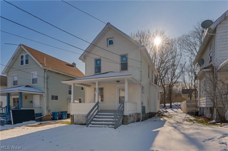 306 Maplewood Avenue, Struthers, OH - Photo 2