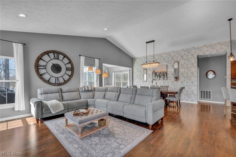10458 Dogwood Drive, Aurora, OH - Photo 6