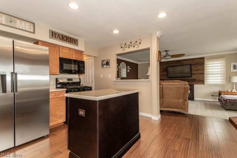 8325 Kenton Avenue, Parma, OH - Photo 6