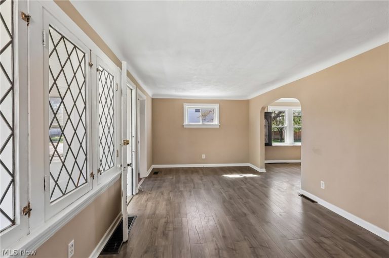 13618 Wainstead Avenue, Cleveland, OH - Photo 6