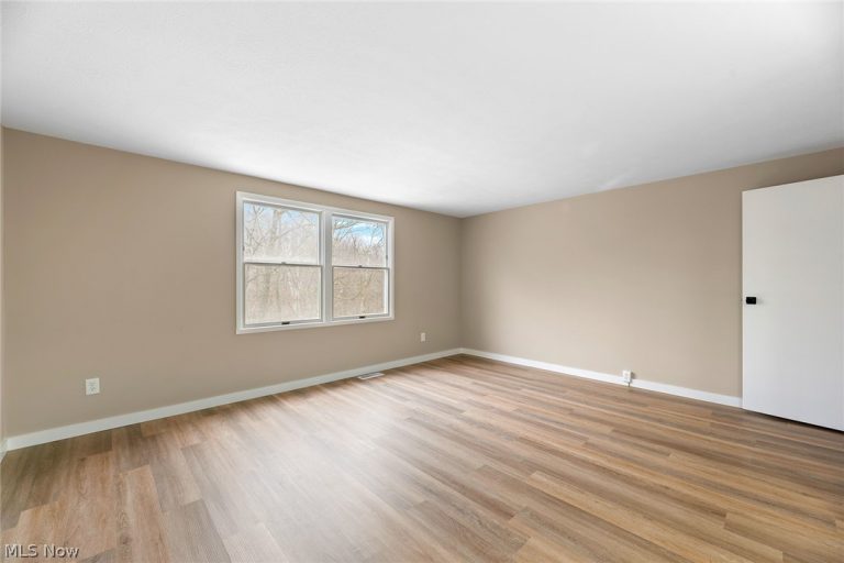 218 Regina Drive, Bedford, OH - Photo 3