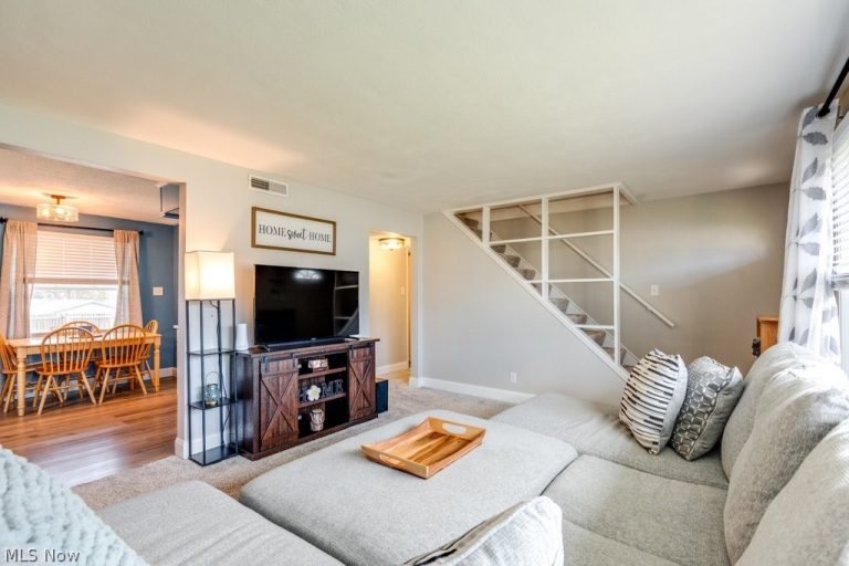 2331 Larchdale Drive, Cuyahoga Falls, OH - Photo 8