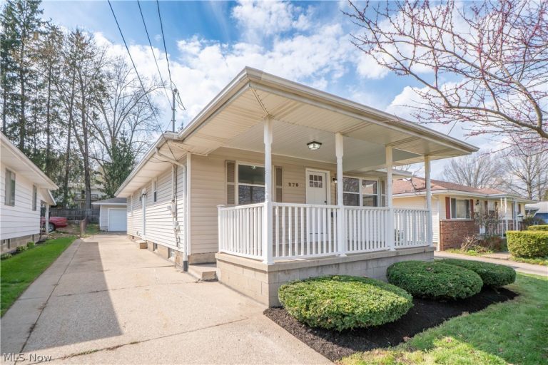 270 High Grove Boulevard, Akron, OH, 44312