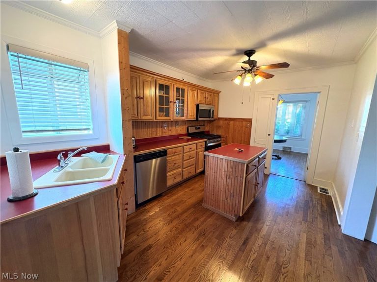 3724 Lindberg Way, Weirton, WV - Photo 8