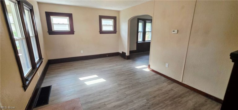 147 Brighton Drive, Akron, OH - Photo 4