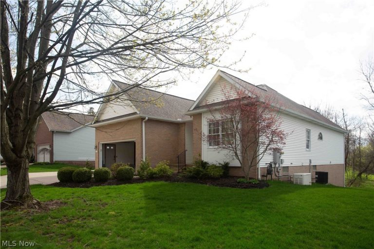 647 Ridgecliff Street, Tallmadge, OH - Photo 2
