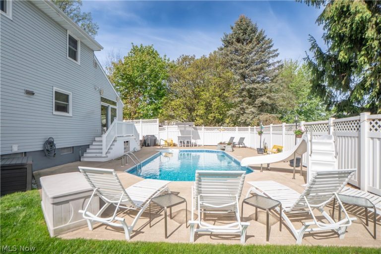 2139 Daniels Avenue, Akron, OH - Photo 4