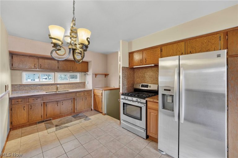 6432 Ambrose Drive, Mentor, OH - Photo 8