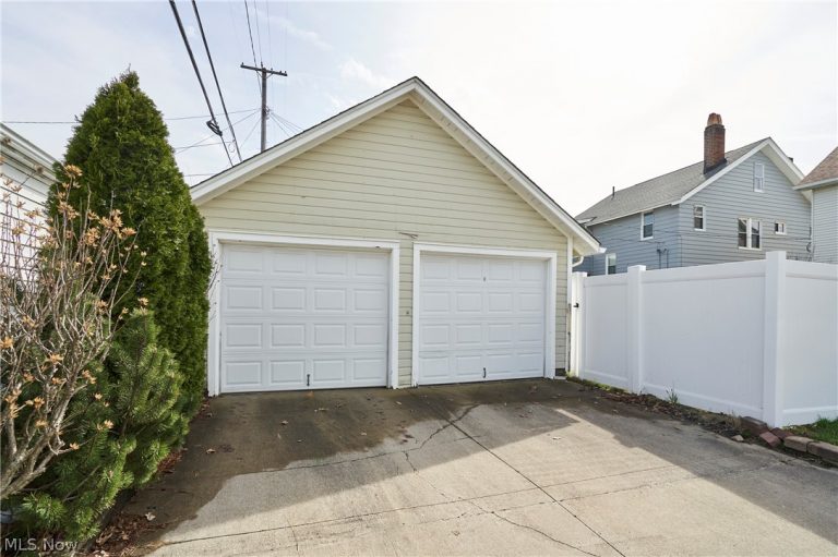 2111 Wascana Avenue, Lakewood, OH - Photo 3