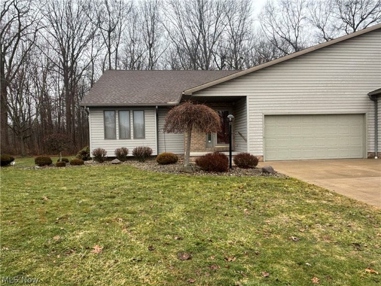 4175 Fawn Trail #A, Warren, OH - Photo 2