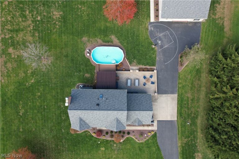 7700 Meadowood Drive, Canfield, OH - Photo 8