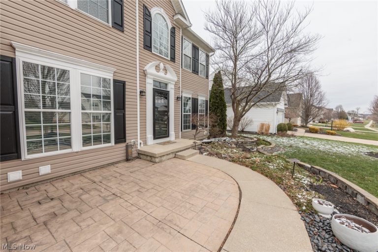 3330 Stillwater Drive, Medina, OH - Photo 2