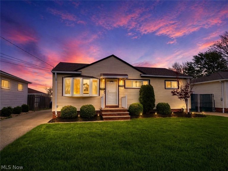 15546 Hummel Road, Brook Park, OH - Photo 2
