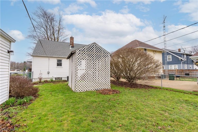 2120 Blenheim Avenue, Alliance, OH - Photo 6