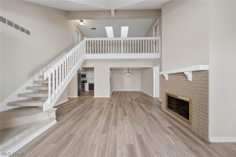 762 Hunters Trail #105, Akron, OH - Photo 3