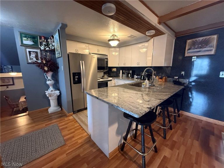 36360 Sunset Drive, Eastlake, OH - Photo 6