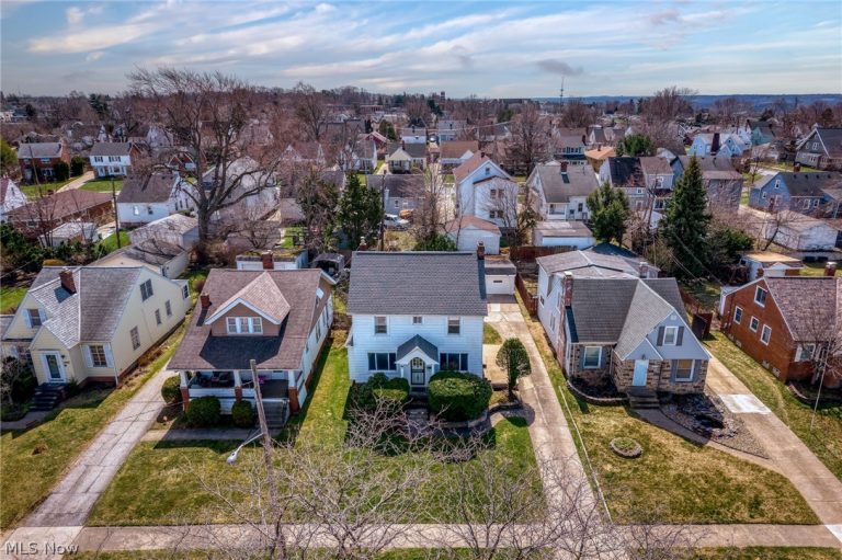 10506 Park Heights Avenue, Garfield Heights, OH - Photo 8