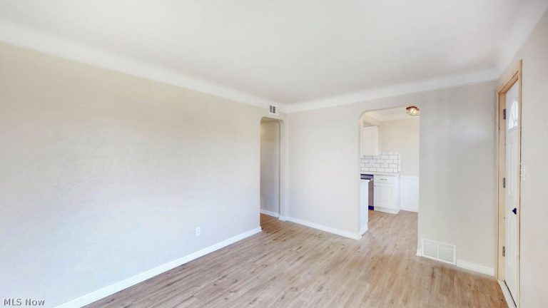 14732 Grapeland Avenue, Cleveland, OH - Photo 6