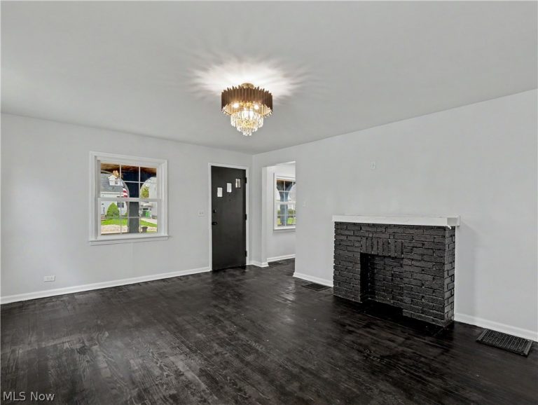 19392 Renwood Avenue, Euclid, OH - Photo 8