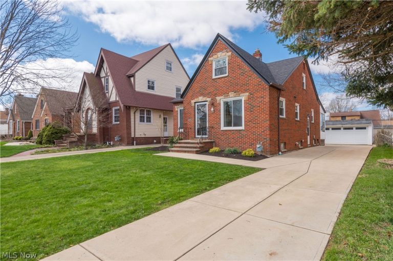 6392 Doncaster Avenue, Parma, OH - Photo 3