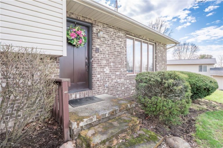 3878 Sprucehaven Street, Uniontown, OH - Photo 3