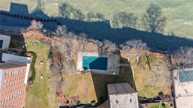 11820 Edgewater Drive #718, Lakewood, OH - Photo 5