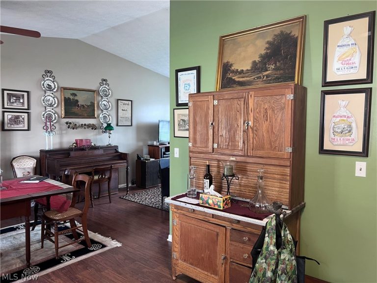 919 Chelsea Drive, Dover, OH - Photo 6