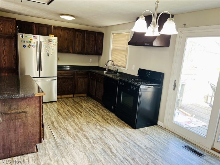 5630 Stanford Avenue, Austintown, OH - Photo 3
