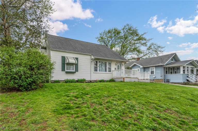 2676 Christensen Avenue, Akron, OH - Photo 2