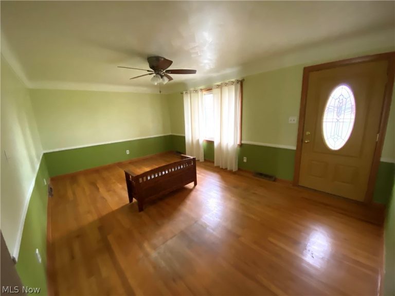 4700 Woodridge Drive, Austintown, OH - Photo 3