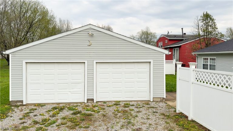 9841 Green Drive, Windham, OH - Photo 4
