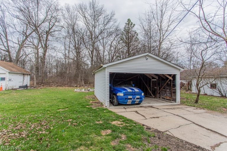 538 Redondo Road, Youngstown, OH - Photo 5