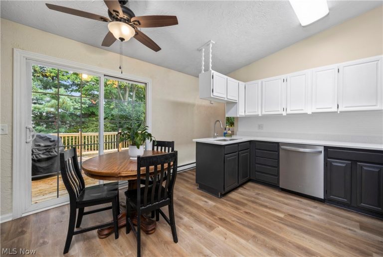 621 Van Oaks Drive, Amherst, OH - Photo 2