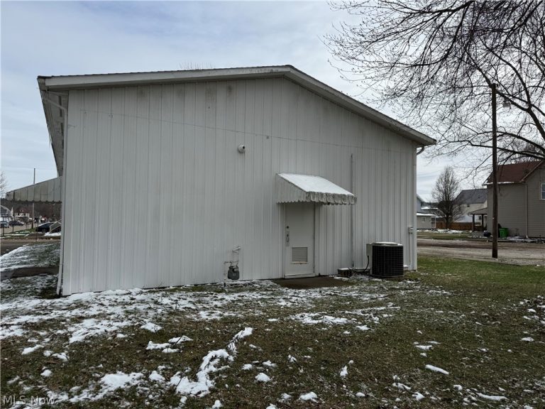 638 Parrish Street, Uhrichsville, OH - Photo 4