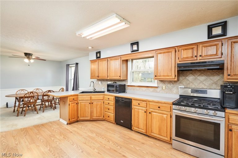 917 Proehl Drive, Barberton, OH - Photo 8