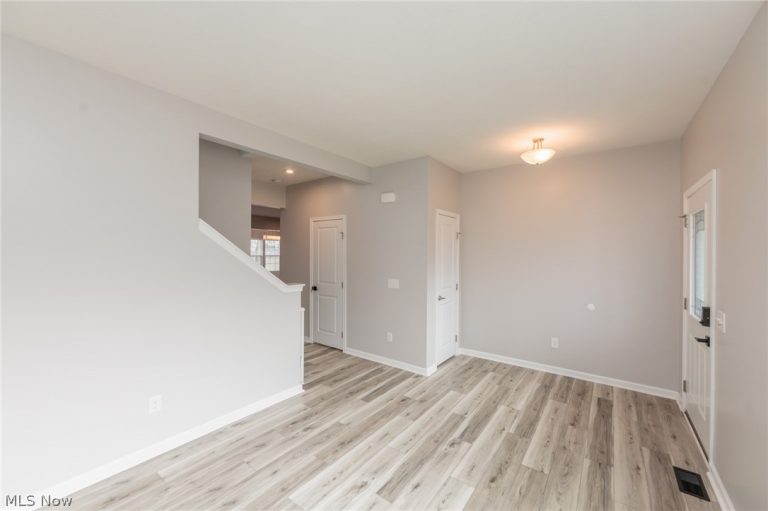 6394 Hooper Drive, Medina, OH - Photo 6