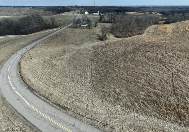 Pinecrest Drive, Zanesville, OH, 43701