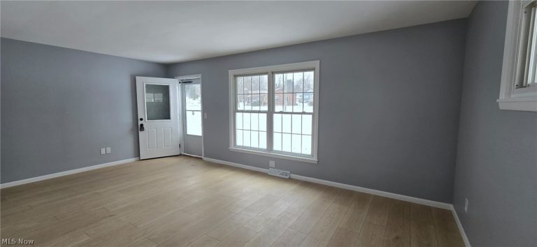 359 Denman Avenue, Cortland, OH - Photo 8