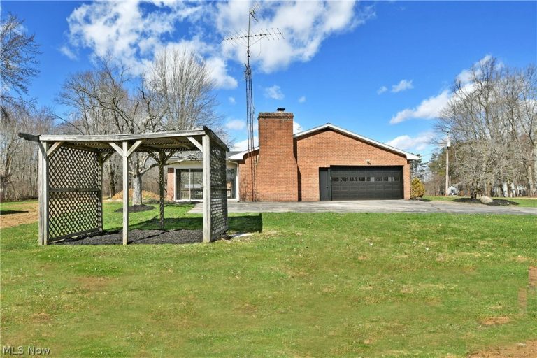 928 Bedford Road, Brookfield, OH - Photo 4