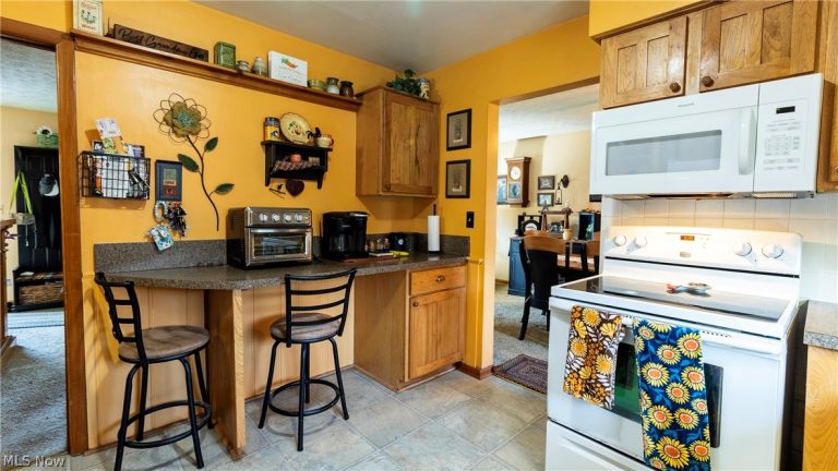 3720 Carl Street, Uniontown, OH - Photo 5
