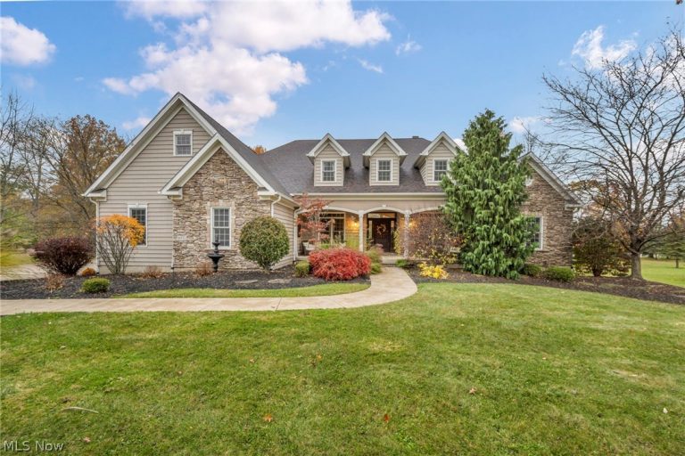 8933 Mountain View Drive, Mentor, OH - Photo 2