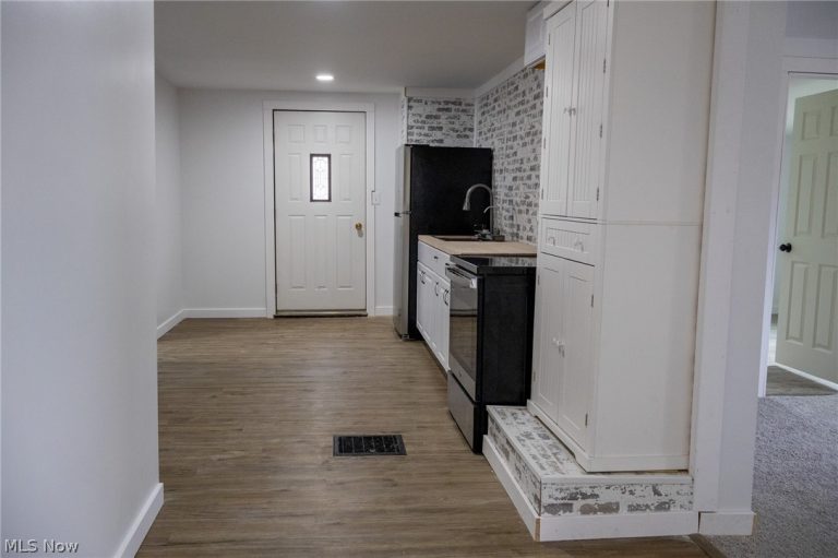 232 Howard Street, Medina, OH - Photo 6