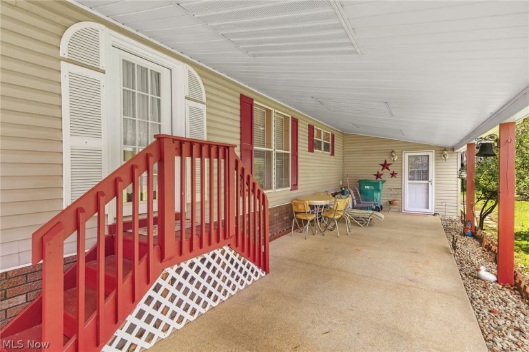 177 Lakeview Lane, Hiram, OH - Photo 2