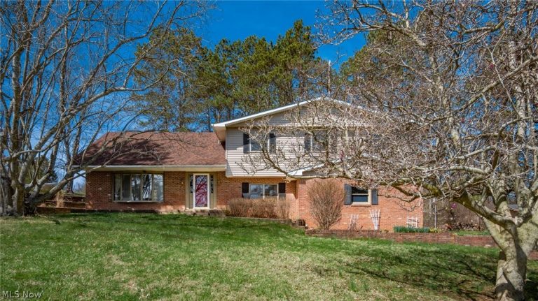 2695 Ash Meadows Boulevard, Zanesville, OH - Photo 2