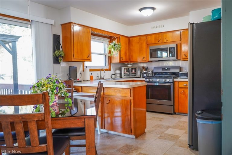 4769 Cherimoya Avenue, Akron, OH - Photo 6